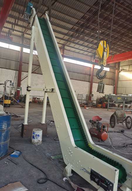 波紋擋邊皮帶輸送機(jī) 波紋擋邊皮帶輸送機(jī)